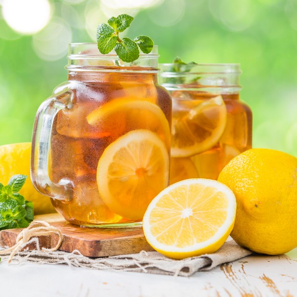 Glass jars of lemon ice tea