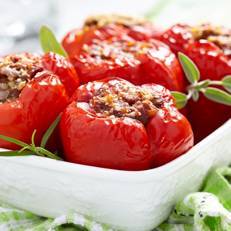 Oat-stuffed capsicum in a white bowl